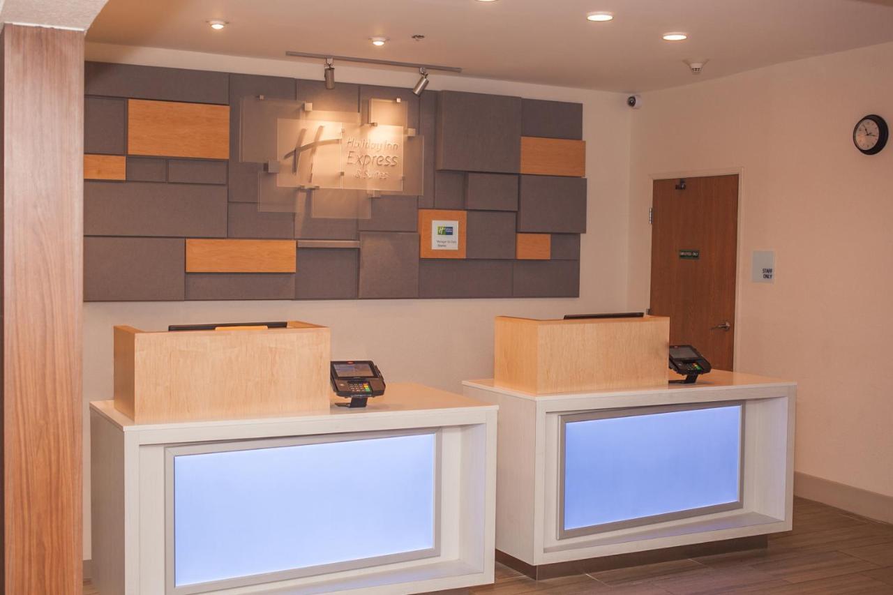 Holiday Inn Express & Suites Logan, An Ihg Hotel Buitenkant foto
