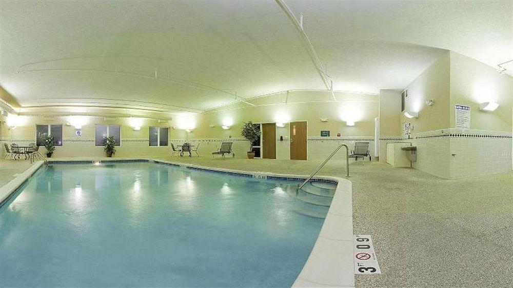 Holiday Inn Express & Suites Logan, An Ihg Hotel Buitenkant foto