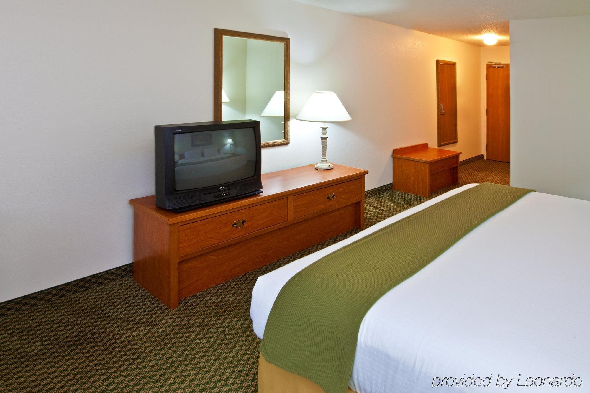 Holiday Inn Express & Suites Logan, An Ihg Hotel Kamer foto