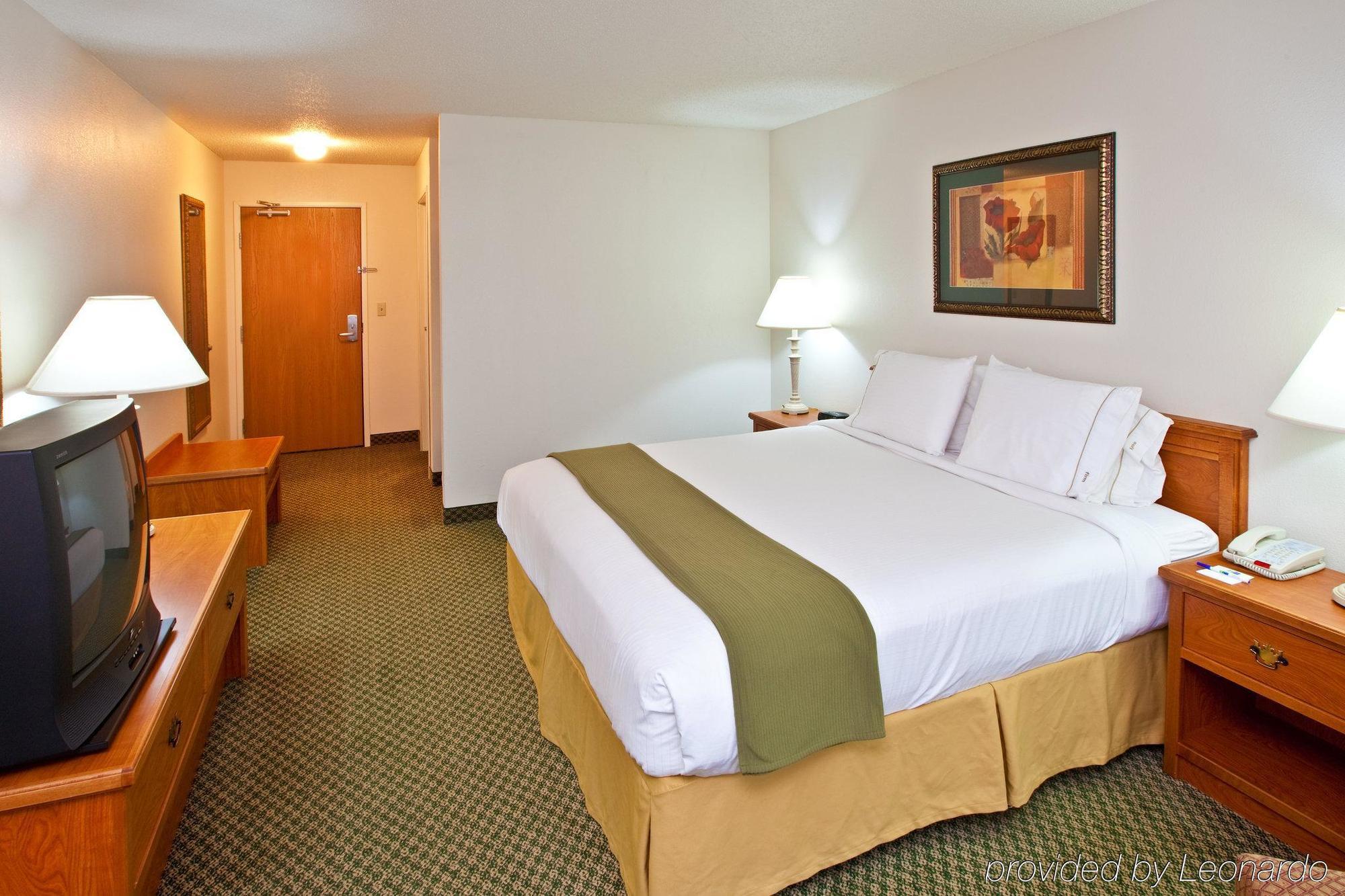 Holiday Inn Express & Suites Logan, An Ihg Hotel Kamer foto