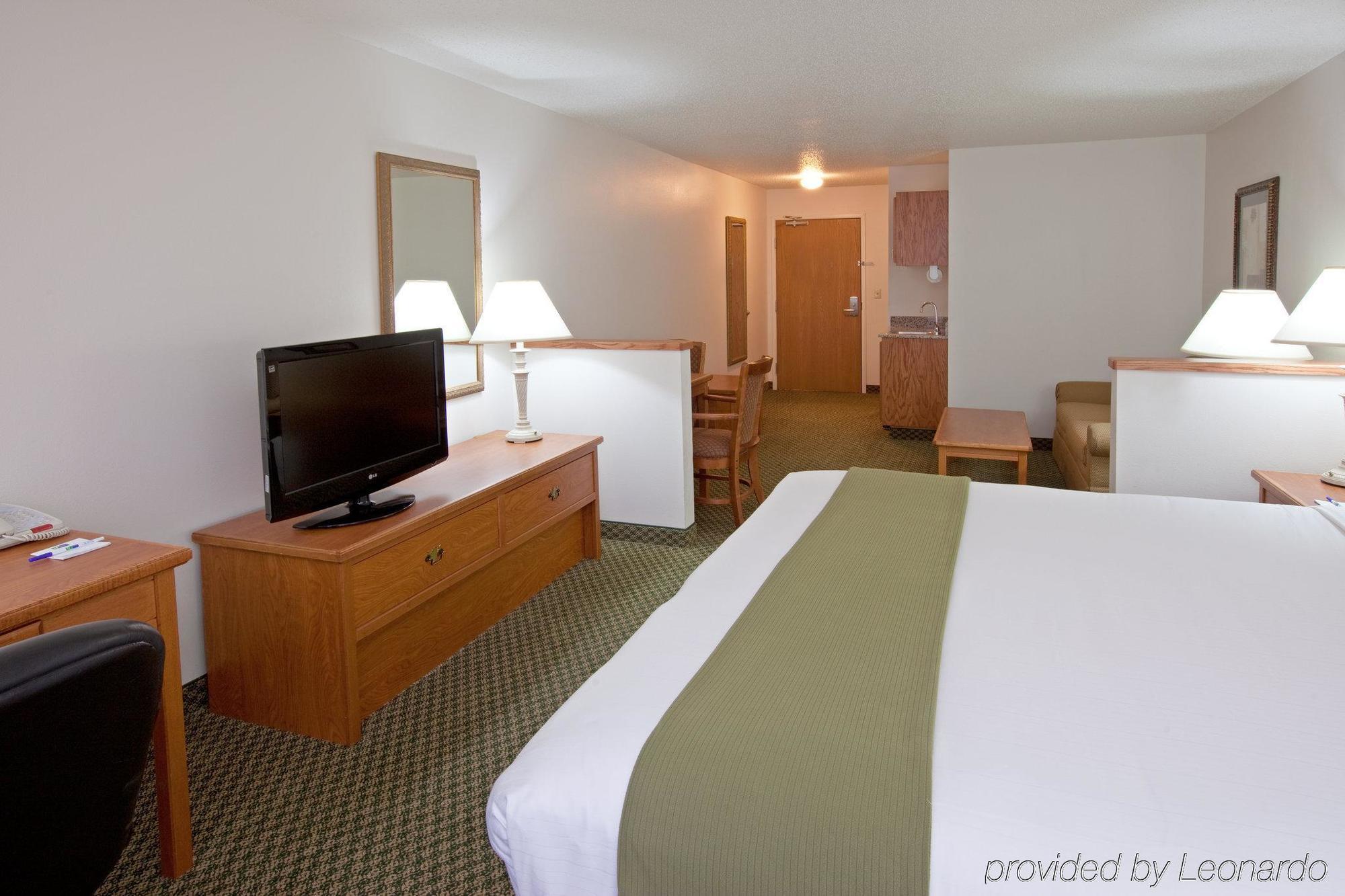 Holiday Inn Express & Suites Logan, An Ihg Hotel Kamer foto