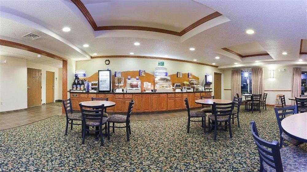 Holiday Inn Express & Suites Logan, An Ihg Hotel Buitenkant foto