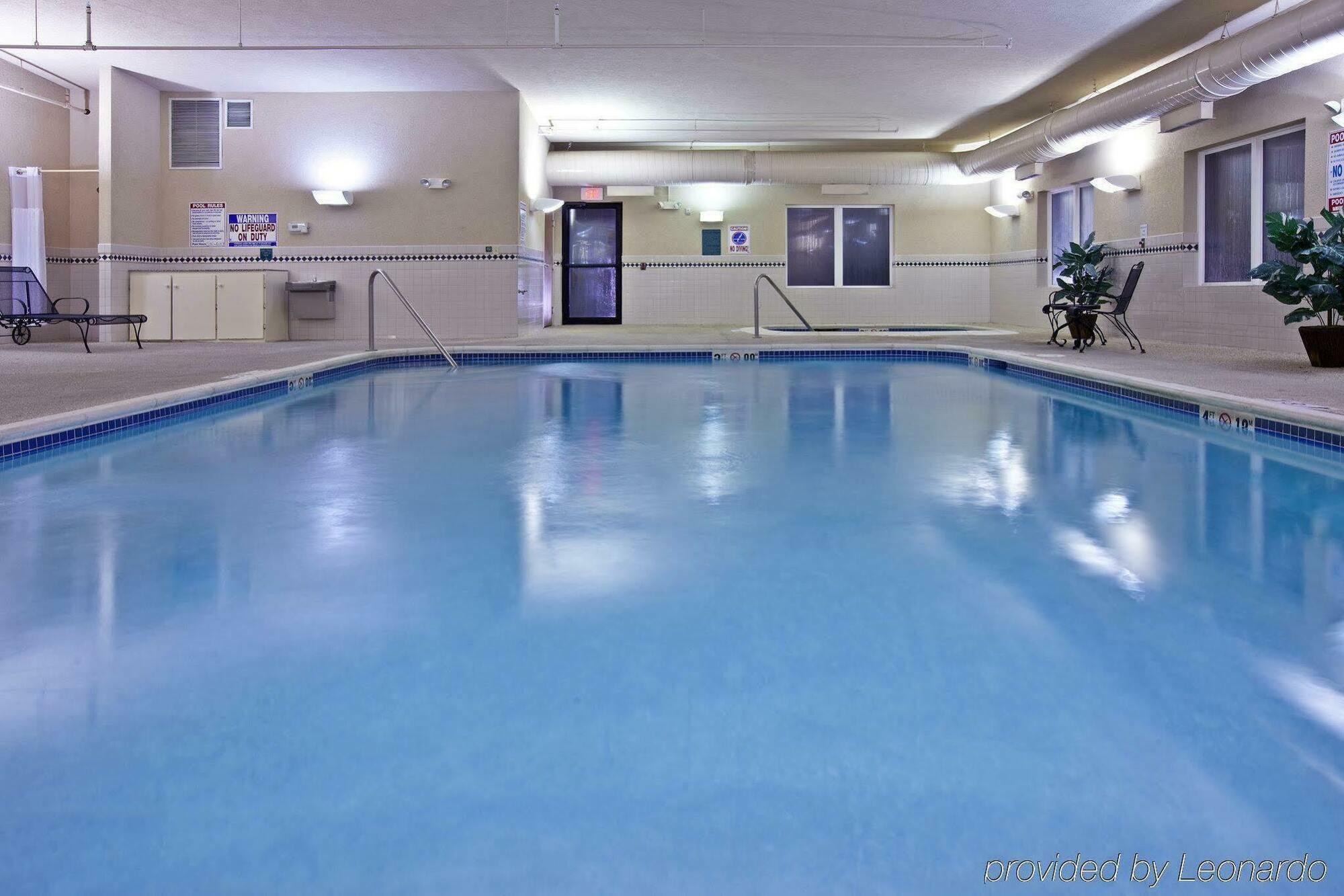 Holiday Inn Express & Suites Logan, An Ihg Hotel Buitenkant foto