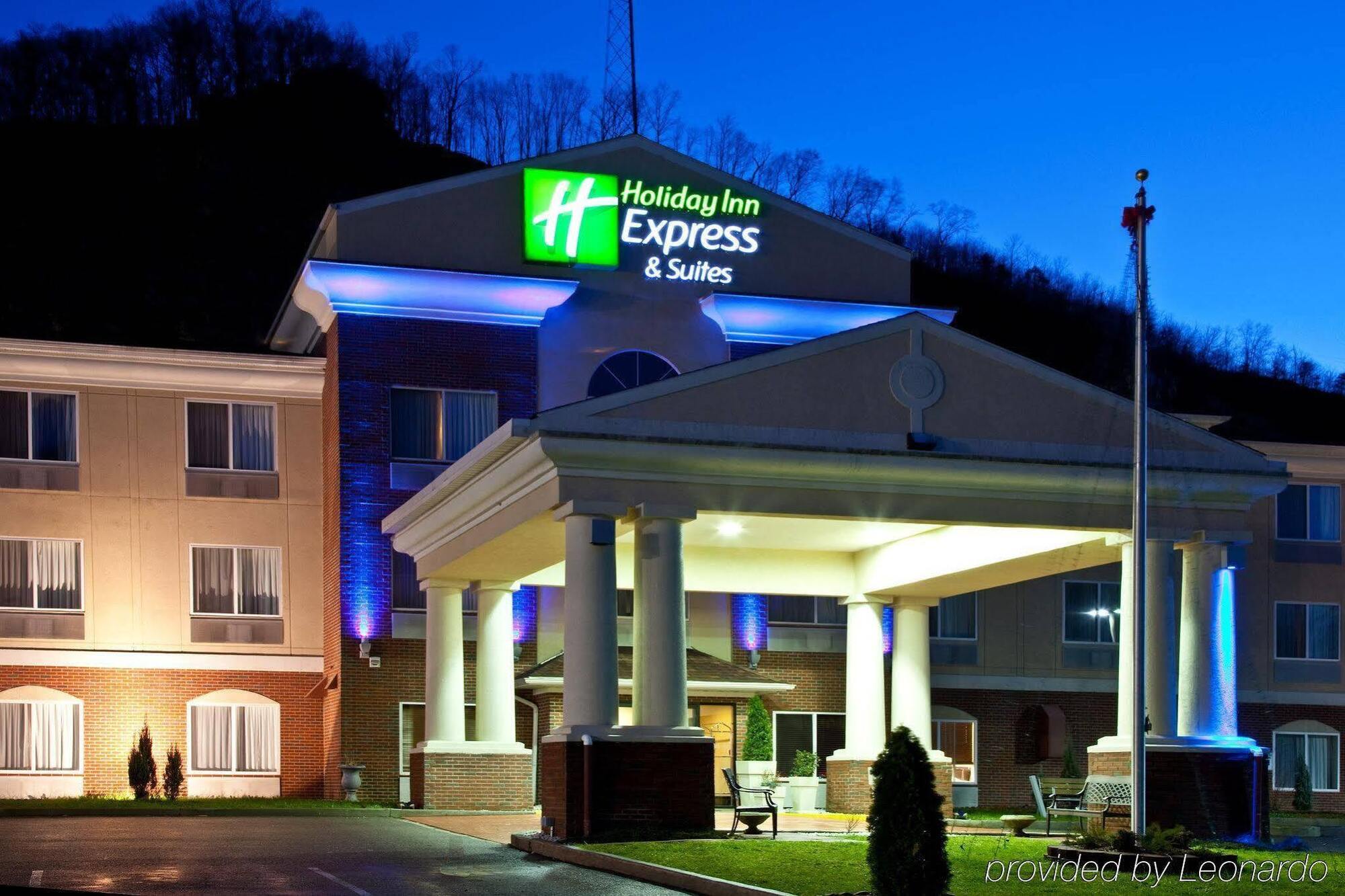 Holiday Inn Express & Suites Logan, An Ihg Hotel Buitenkant foto