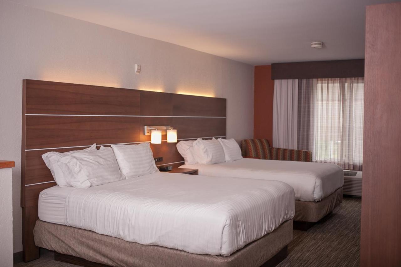 Holiday Inn Express & Suites Logan, An Ihg Hotel Buitenkant foto