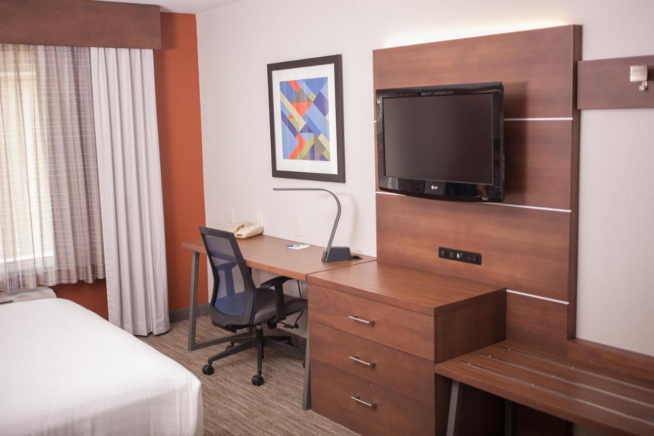 Holiday Inn Express & Suites Logan, An Ihg Hotel Buitenkant foto